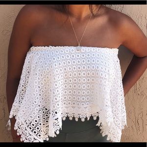 Sleevelesss white top